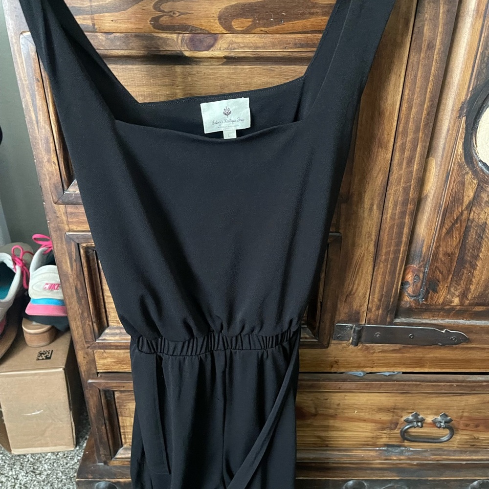 Elegant Black Sleeveless Dress